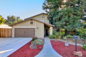 4 Bed 3 Bath House with Pool and Hot Tub One Block from American River